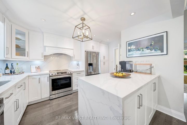 Photo 10 at 48 Hamlyn Crescent, City Centre West, Toronto