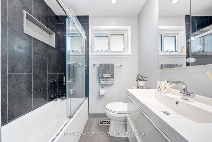 Photo 18 at 48 Hamlyn Crescent, City Centre West, Toronto