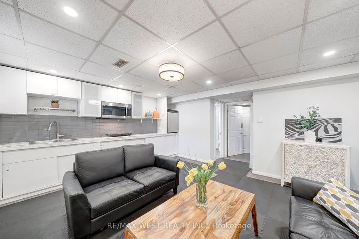 Photo 22 at 48 Hamlyn Crescent, City Centre West, Toronto