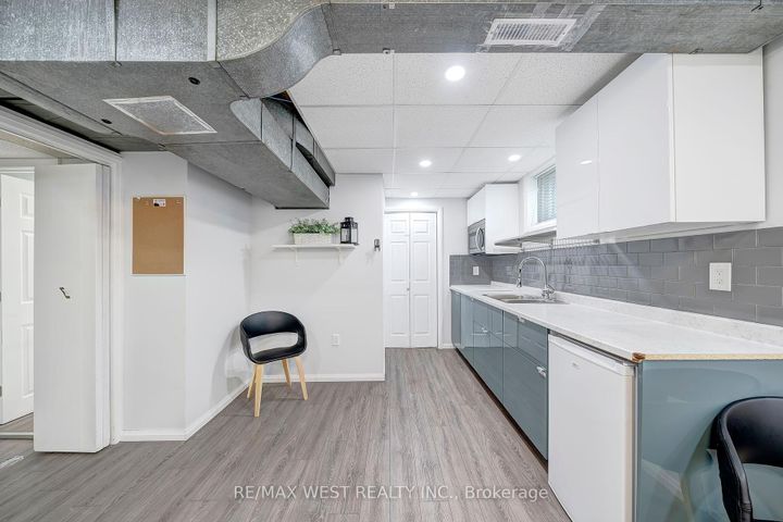 Photo 26 at 48 Hamlyn Crescent, City Centre West, Toronto