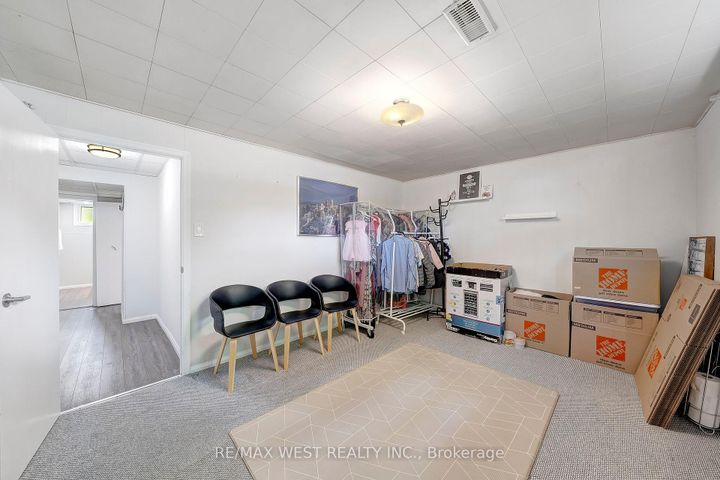 Photo 28 at 48 Hamlyn Crescent, City Centre West, Toronto