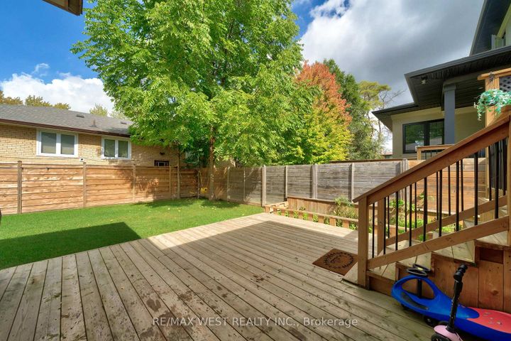 Photo 31 at 48 Hamlyn Crescent, City Centre West, Toronto