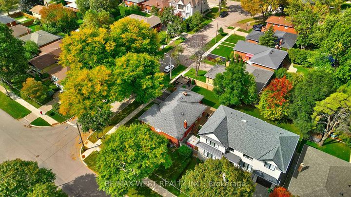 Photo 35 at 48 Hamlyn Crescent, City Centre West, Toronto