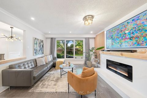Photo 5 at 48 Hamlyn Crescent, City Centre West, Toronto