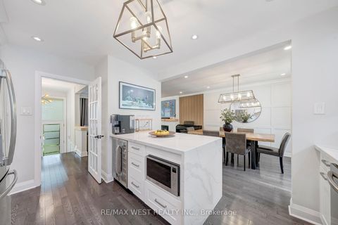 Photo 11 at 48 Hamlyn Crescent, City Centre West, Toronto