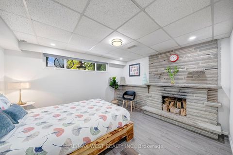 Photo 23 at 48 Hamlyn Crescent, City Centre West, Toronto