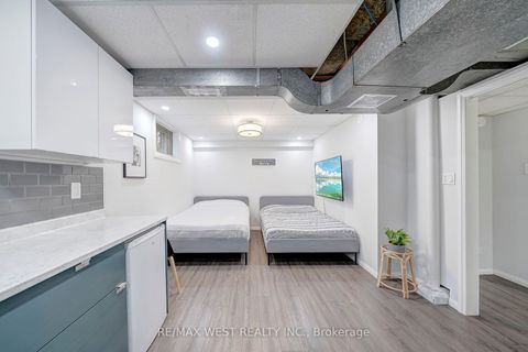 Photo 25 at 48 Hamlyn Crescent, City Centre West, Toronto