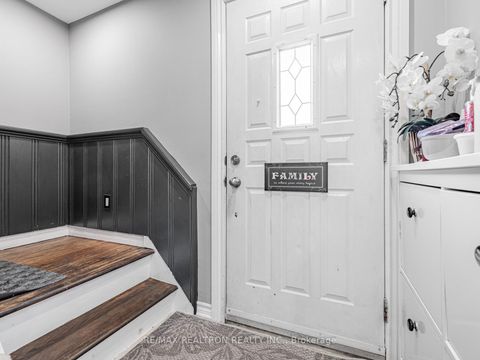 Photo 2 at 19 Davis Road, Aurora Highlands, Aurora