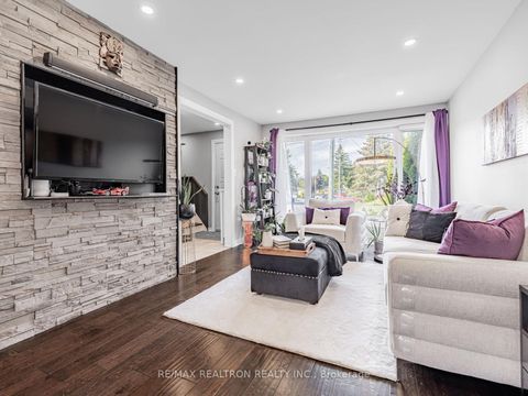 Photo 4 at 19 Davis Road, Aurora Highlands, Aurora