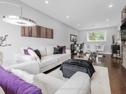 Photo 6 at 19 Davis Road, Aurora Highlands, Aurora
