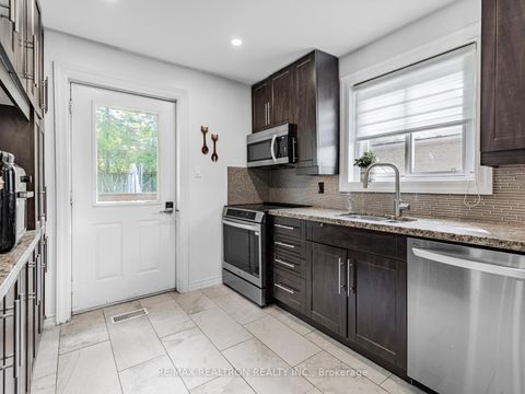Photo 9 at 19 Davis Road, Aurora Highlands, Aurora