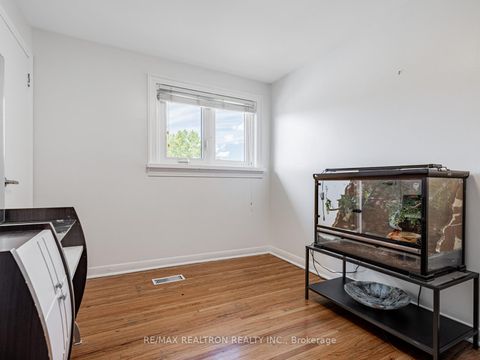 Photo 13 at 19 Davis Road, Aurora Highlands, Aurora