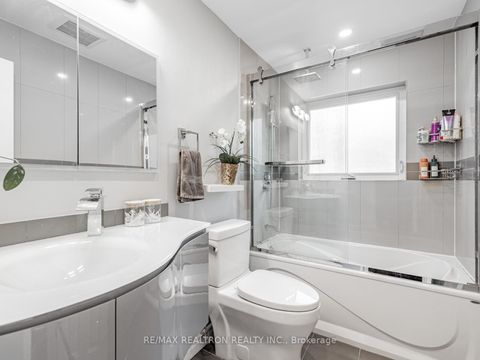 Photo 14 at 19 Davis Road, Aurora Highlands, Aurora