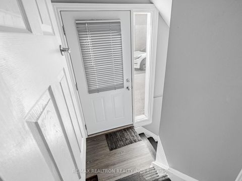 Photo 17 at 19 Davis Road, Aurora Highlands, Aurora
