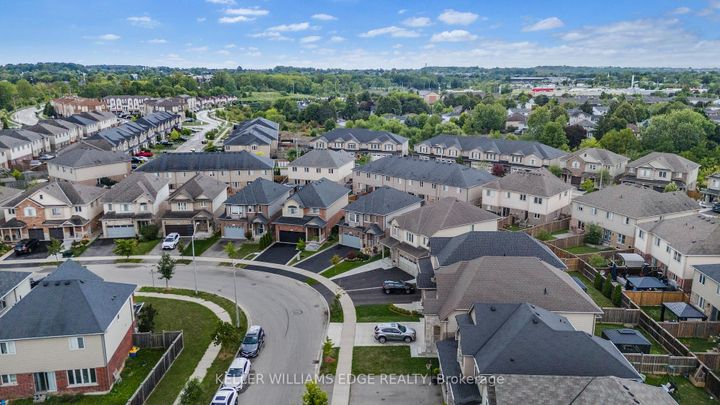 Photo 2 at 209 Echovalley Drive, Stoney Creek Mountain, Hamilton