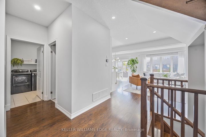 Photo 13 at 209 Echovalley Drive, Stoney Creek Mountain, Hamilton