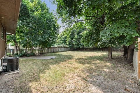 Photo 31 at 18 Deanecrest Road, West Deane, Toronto
