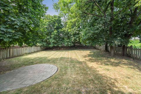 Photo 37 at 18 Deanecrest Road, West Deane, Toronto