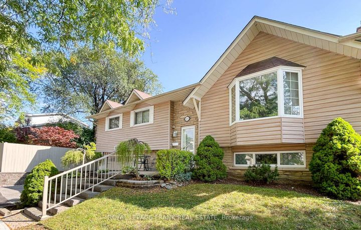 Photo 2 at 655 Bermuda Avenue, Northglen, Oshawa