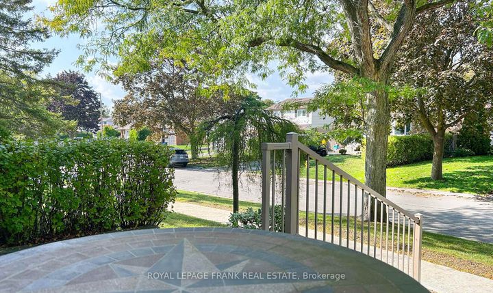 Photo 4 at 655 Bermuda Avenue, Northglen, Oshawa