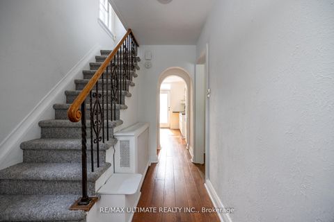 Photo 1 at 221 Donlea Drive, Leaside, Toronto