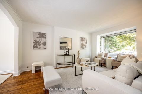 Photo 2 at 221 Donlea Drive, Leaside, Toronto