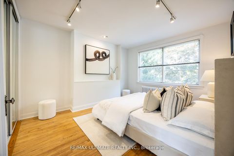 Photo 23 at 221 Donlea Drive, Leaside, Toronto
