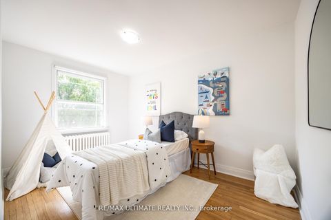 Photo 26 at 221 Donlea Drive, Leaside, Toronto