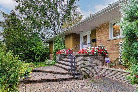 Photo 3 at 12 Vistaview Boulevard, Uplands, Vaughan