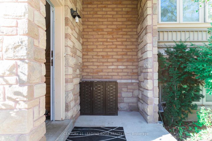 Photo 3 at 5 Dearie Lane, Milliken Mills East, Markham