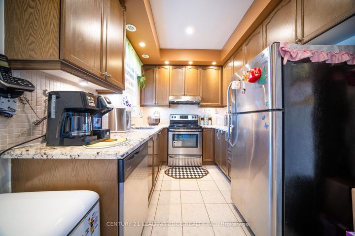 Photo 5 at 5 Dearie Lane, Milliken Mills East, Markham