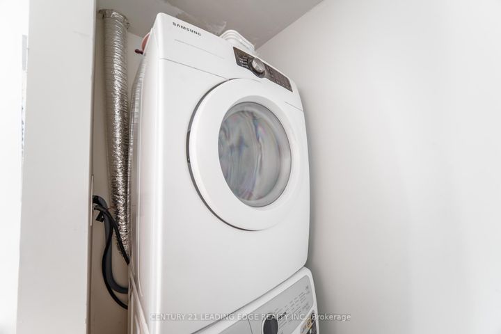 Photo 12 at 5 Dearie Lane, Milliken Mills East, Markham