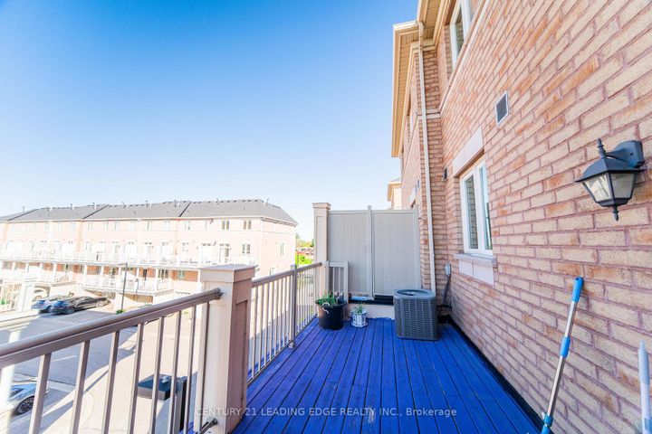 Photo 13 at 5 Dearie Lane, Milliken Mills East, Markham