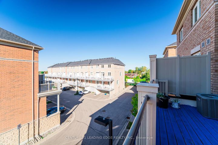 Photo 14 at 5 Dearie Lane, Milliken Mills East, Markham