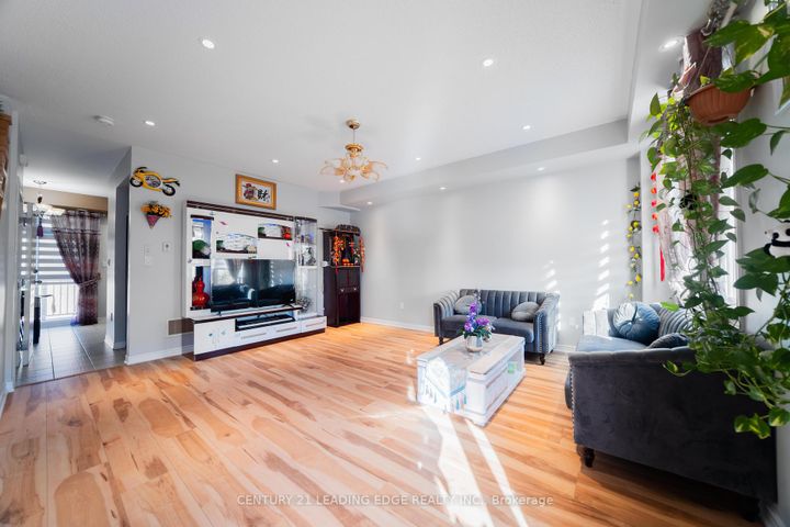 Photo 16 at 5 Dearie Lane, Milliken Mills East, Markham
