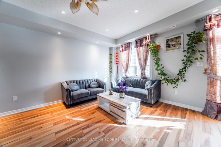 Photo 17 at 5 Dearie Lane, Milliken Mills East, Markham