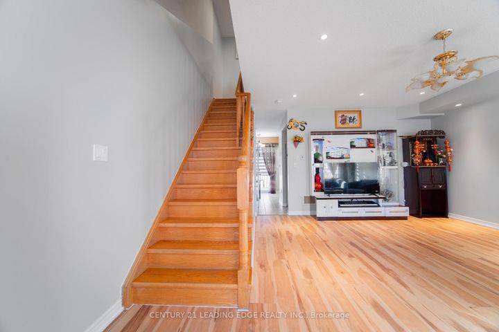 Photo 19 at 5 Dearie Lane, Milliken Mills East, Markham