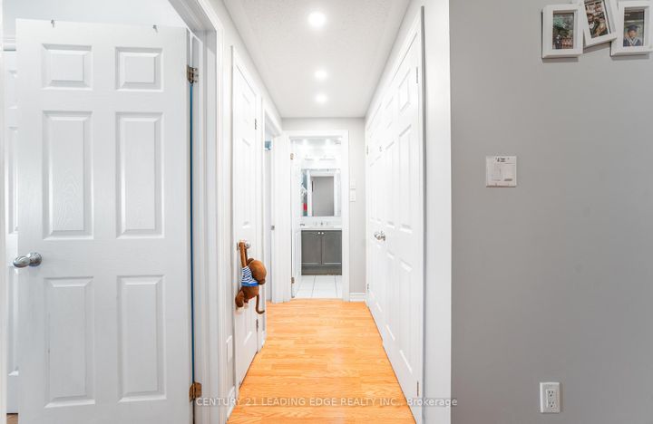 Photo 22 at 5 Dearie Lane, Milliken Mills East, Markham