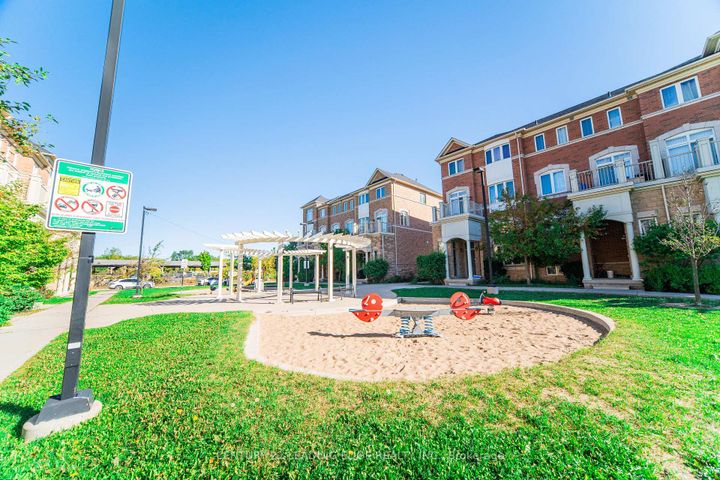 Photo 32 at 5 Dearie Lane, Milliken Mills East, Markham