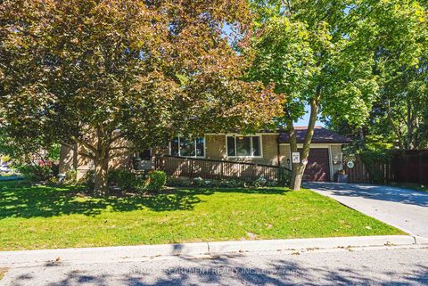 Photo 1 at 1 Norwich Place, Beaumonde Heights, Toronto