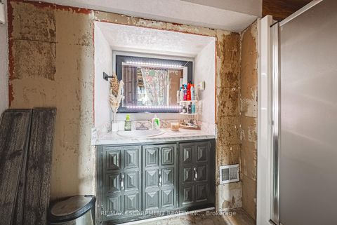 Photo 25 at 1 Norwich Place, Beaumonde Heights, Toronto