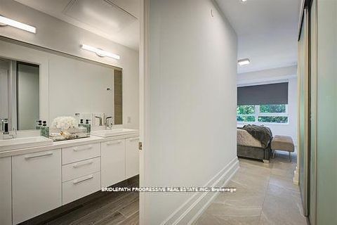 Photo 26 at 301 - 3 Southvale Drive, Leaside, Toronto