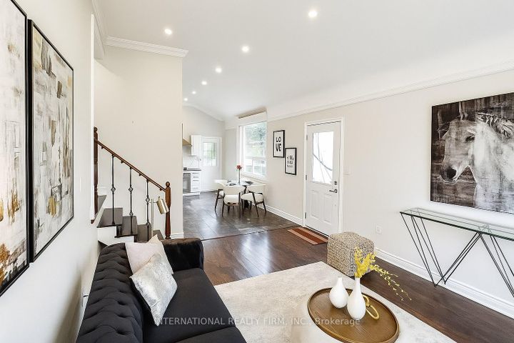 Photo 2 at 9 Benshire Drive, Woburn, Toronto