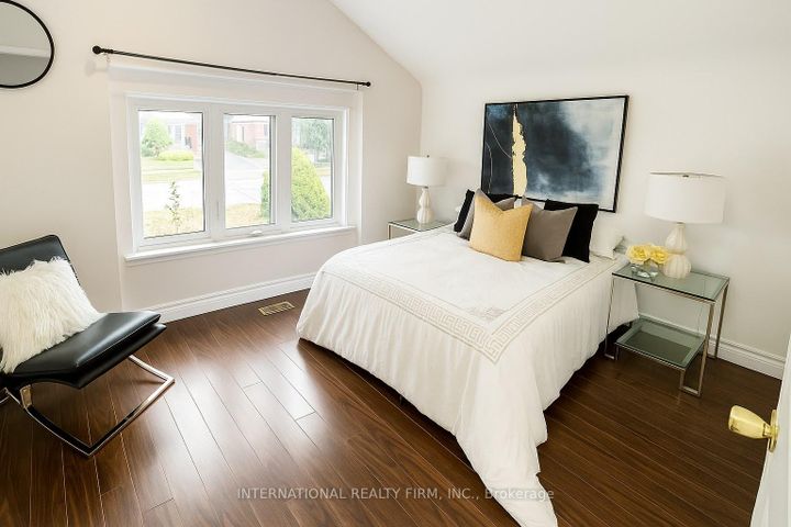 Photo 7 at 9 Benshire Drive, Woburn, Toronto