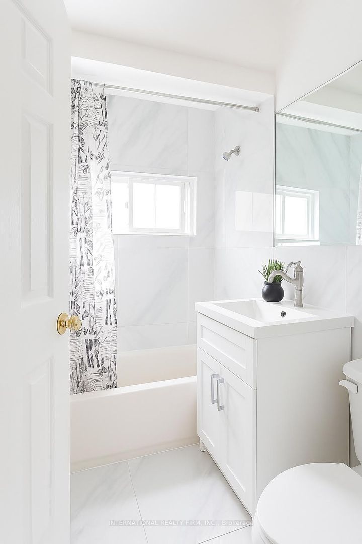 Photo 9 at 9 Benshire Drive, Woburn, Toronto