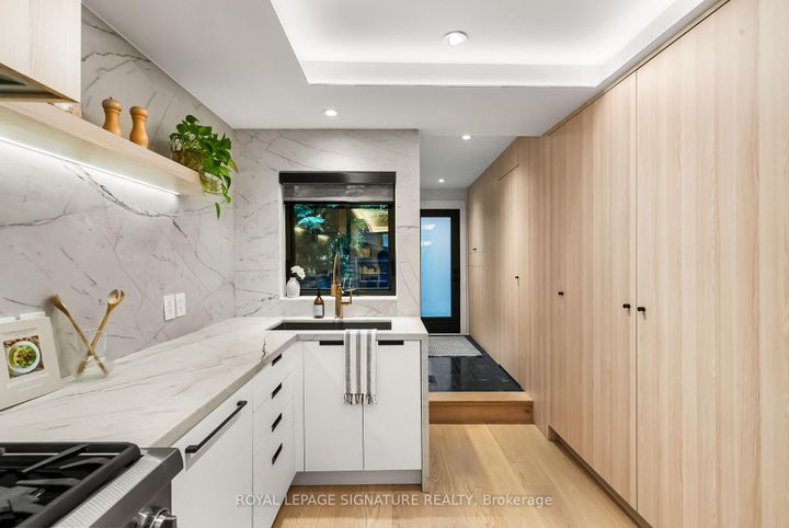 Photo 13 at 820 Palmerston Avenue, Annex, Toronto