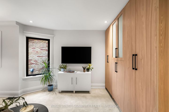 Photo 22 at 820 Palmerston Avenue, Annex, Toronto