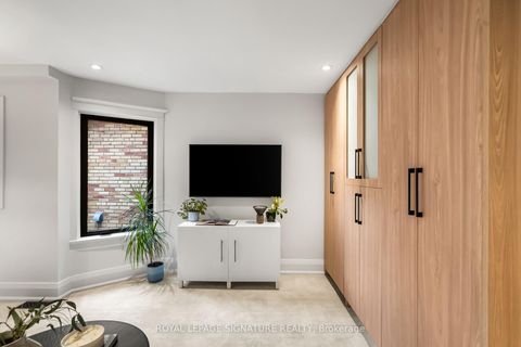 Photo 22 at 820 Palmerston Avenue, Annex, Toronto