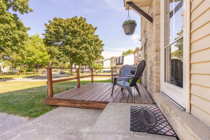 Photo 4 at 505 Lancelot Crescent, Eastdale, Oshawa