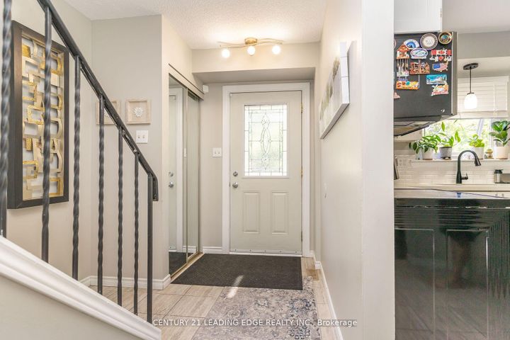 Photo 6 at 505 Lancelot Crescent, Eastdale, Oshawa